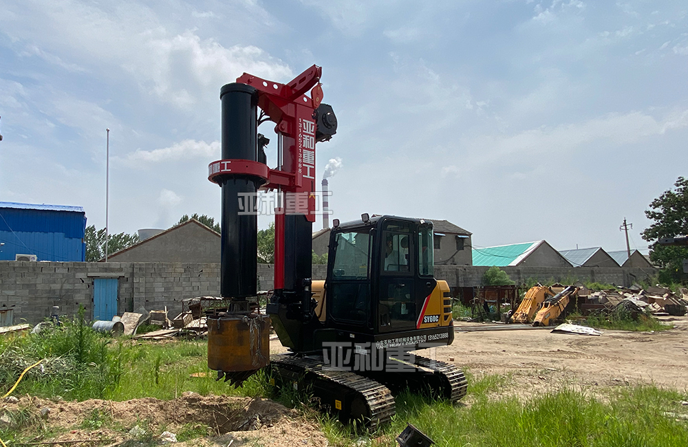 工地小精灵迷你旋挖钻机施工